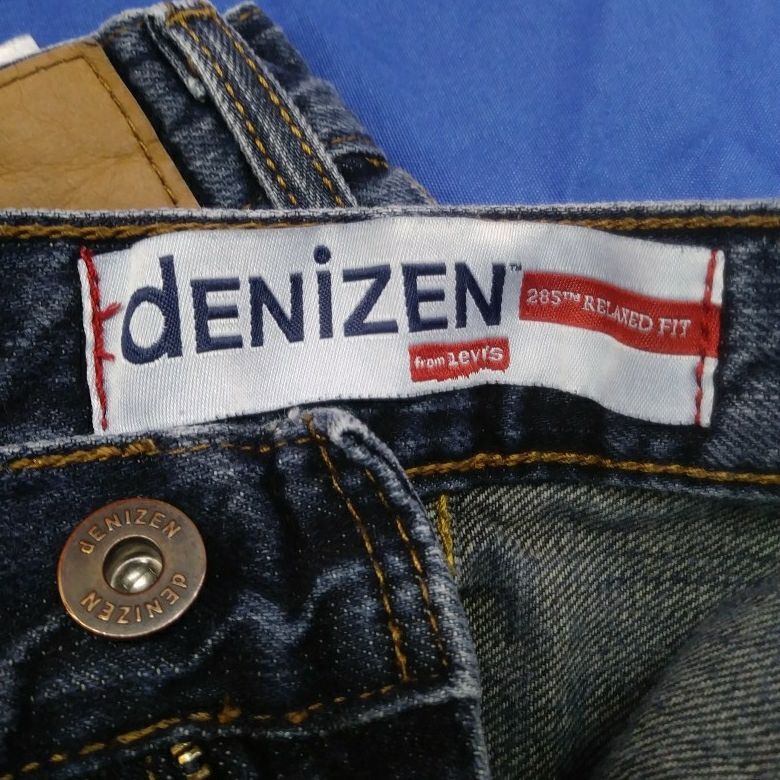 Men's Levis dENiZEN 285 Relaxed Fit Dark Blue Jeans, Size 33x32 for Sale in  Chicago, IL - OfferUp