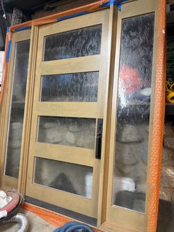 BEAUTIFUL ENTRY DOOR + MATCHING SIDELITES