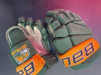 Hockey gloves