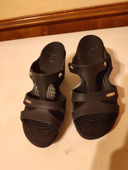 Women's Crocs black size 8 medium brand new asking $20