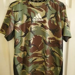 Special Price Adidas Tshirt Midum Size High Quality Available 