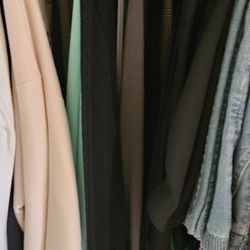 Over 100 Pieces Of Woman's Clothing  Size Large And Extra Large 