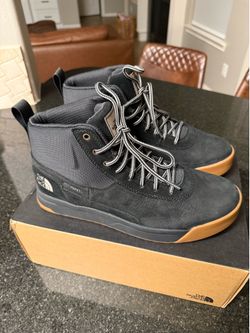 Men’s Larimer Mid Waterproof Boots Size 9.5