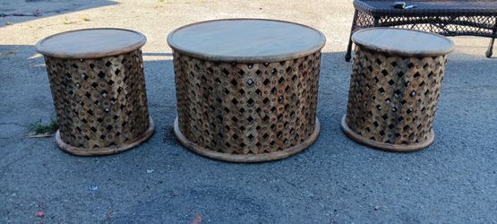 1 coffee table & 2 end tablees