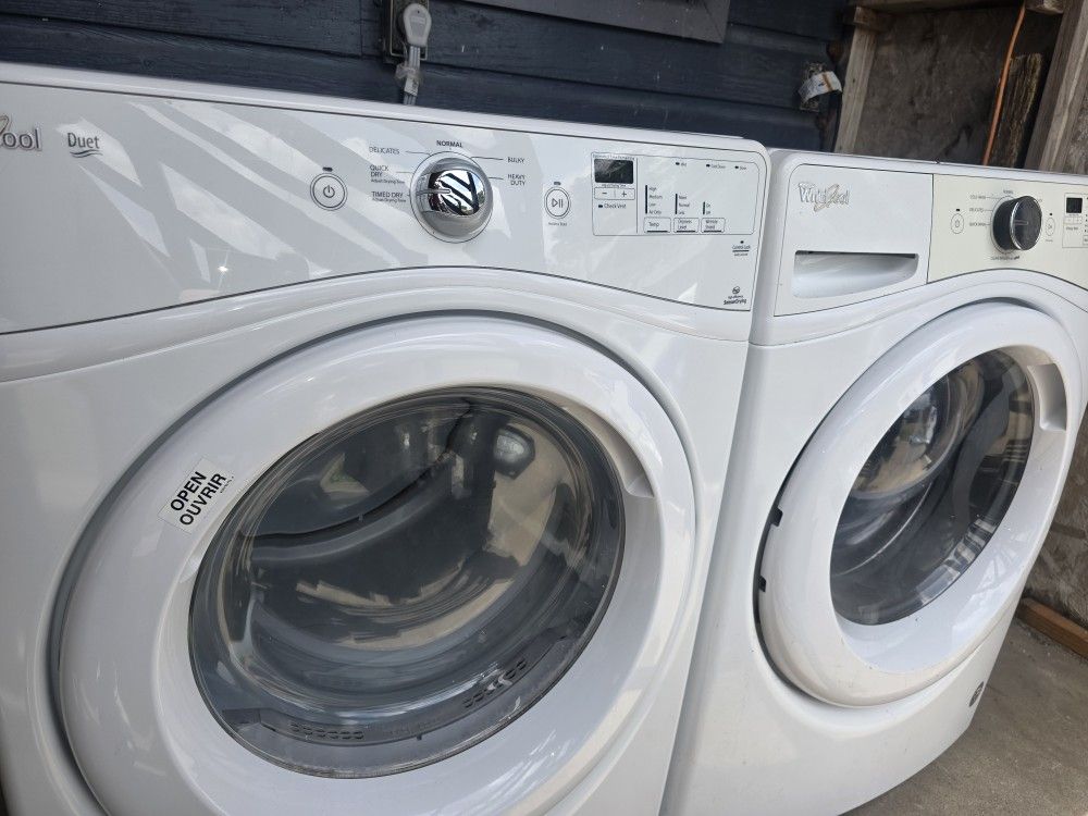 Matching Whirlpool Side x Side or Stackable Washer Dryer Set For Sale
