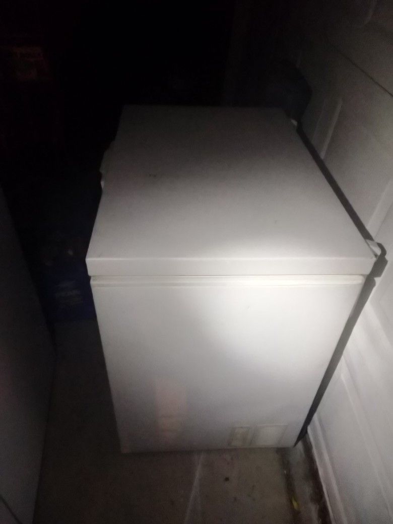 Fridge And Freezer Both For $150