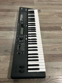 Korg Kross Synthesizer Workstation Keyboard