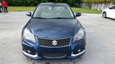 2011 suzuki con 71k millas 2000 inicio down