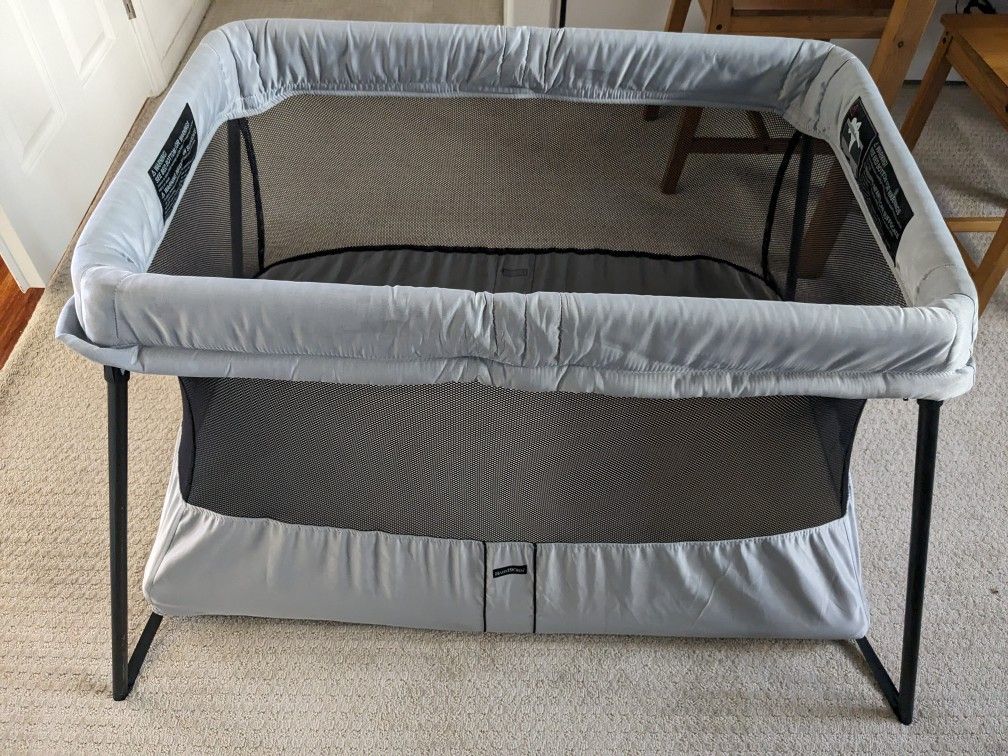 Baby Bjorn Folding Crib 