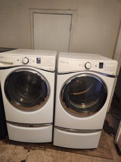 Whirlpool washer and gas dryer set