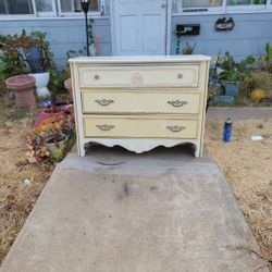 Vintage Antique Ornate  French Provincial Classic Dresser 