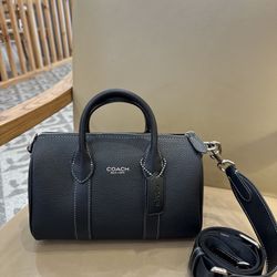 A versatile and casual bag