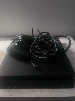 PlayStation 4 slime 1tb everything included