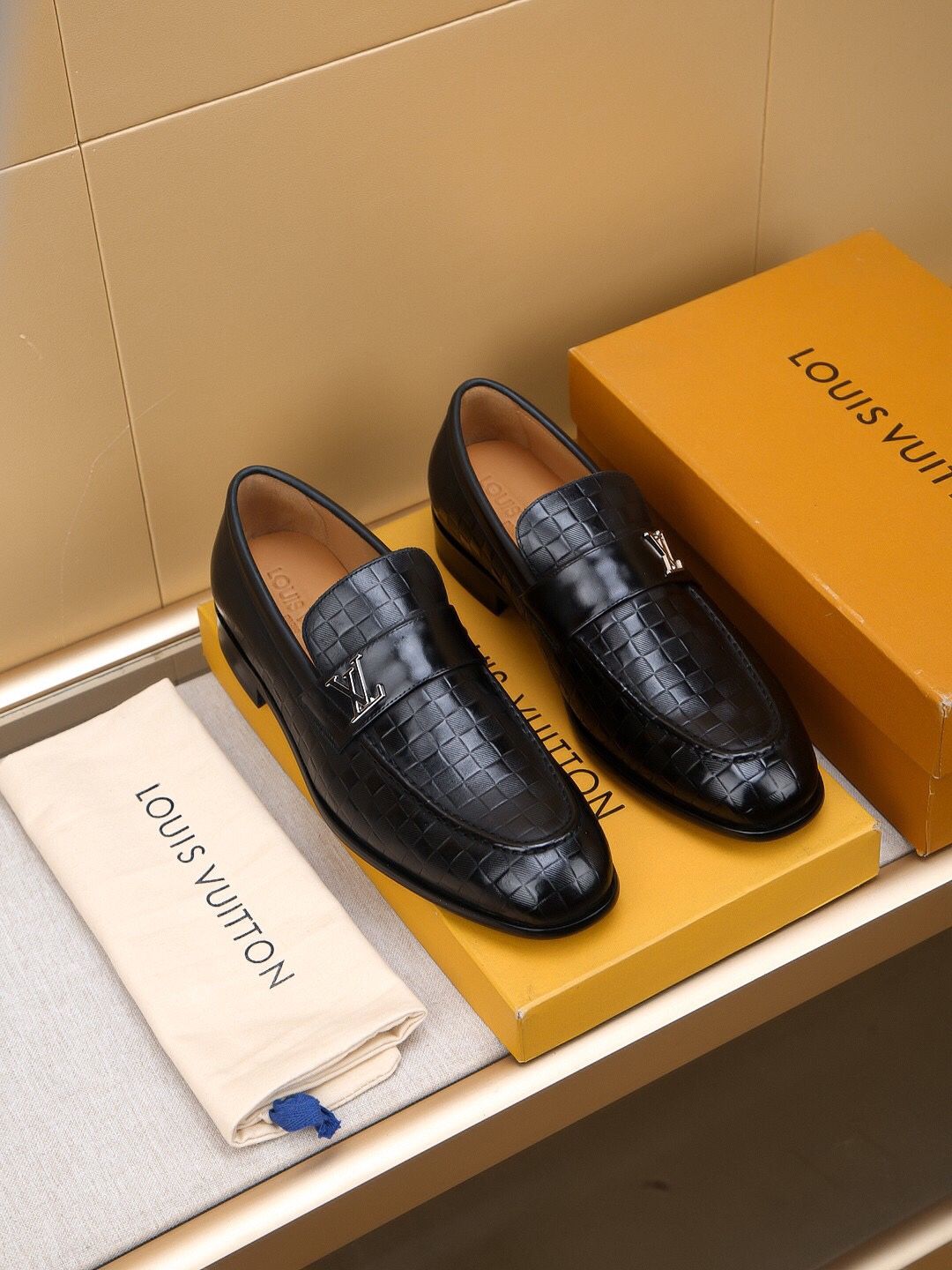 LV Men’s Leather Shoes With Box 2025 New