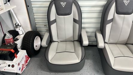 Viaggio Pontoon Boat Seat with Armrests