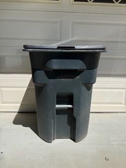 TOTER 96 Gallon Trash Can w/Wheels