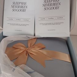 Brand New Mommesilk Bed Set