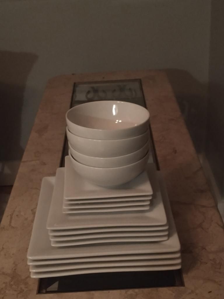 Crate&Barrel 16 Piece Set