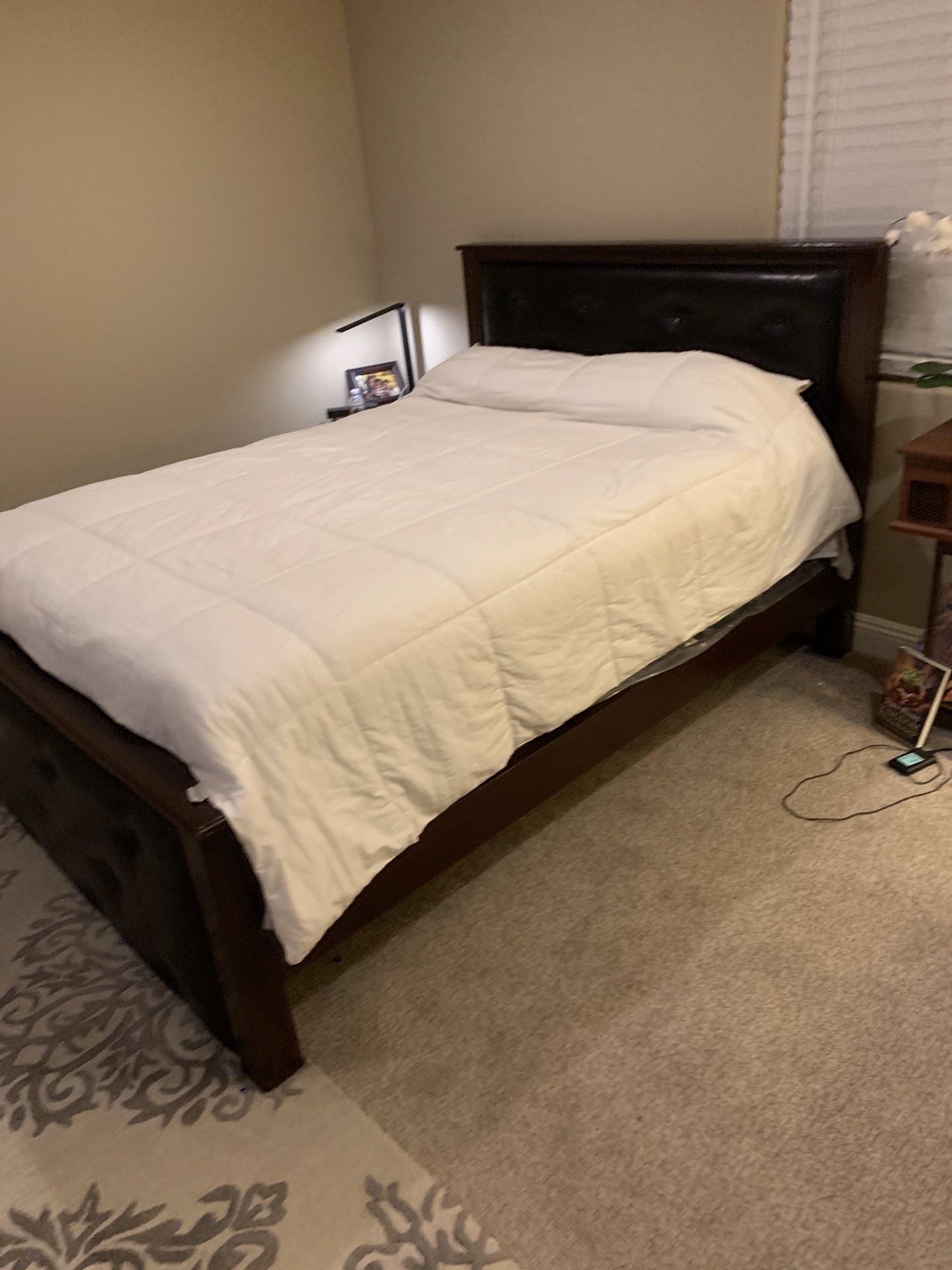 Queen sized Bedroom set (Bed, mattress, box spring and 1 night stand)