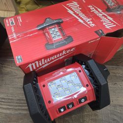 Milwaukee M18 ROVER 18-Volt Lithium-Ion Cordless 1500 Lumens LED Flood Light (Tool-Only)
