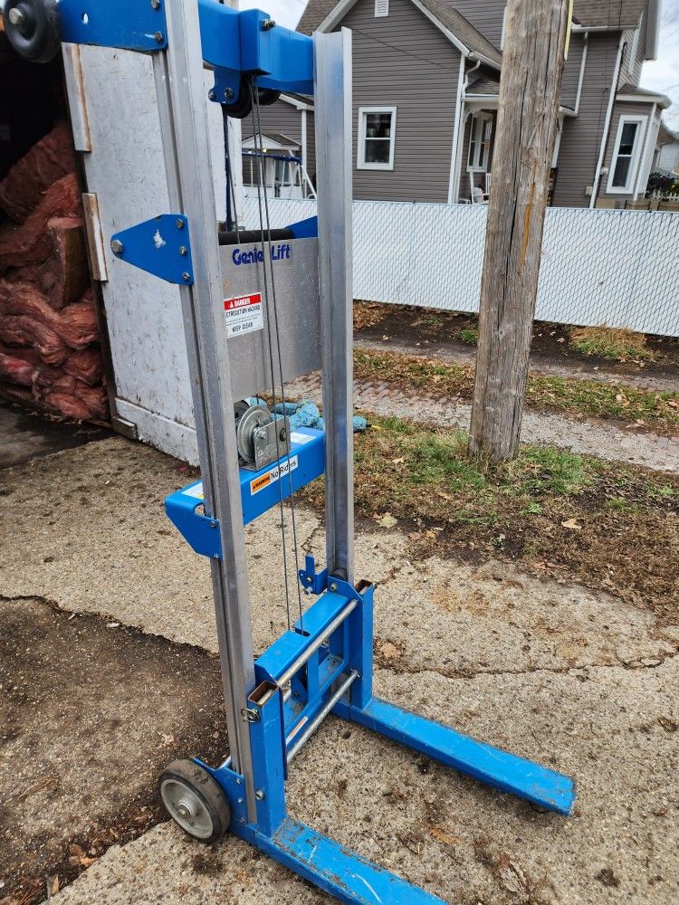 10' Genie Lift