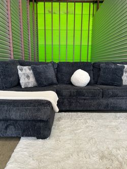 Ashley furniture oversized sectional couch sofa (DELIVERY AVAILABLE)