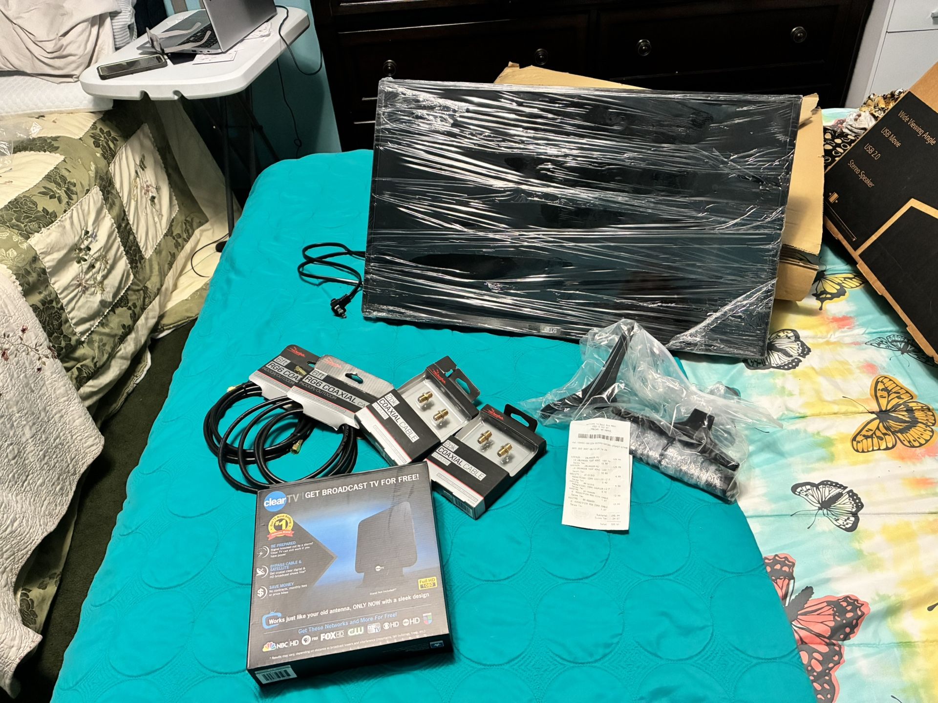 ❤️♥️❤️♥️❤️♥️💕 2—-28” tvs and accessories. $90 for the new TV that is not enclosed in its box and $120 for the TV that is still closed in its box. The
