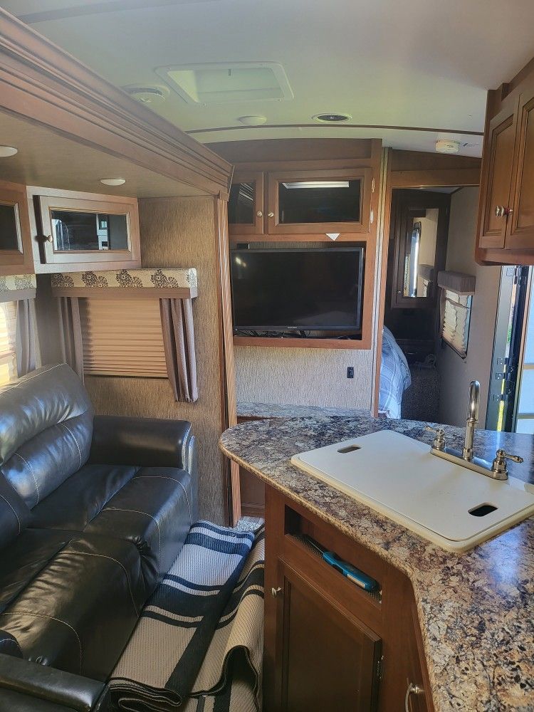 2015 Dutchman Denali Lite for Sale in Fontana, CA - OfferUp