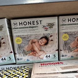 The Honest Company Clean Conscious Diapers Big Trucks + All the Letters - Size 5 - 44 ct: Hypoallergenic, Paraben-Free, Latex-Free, 27+ Ibs