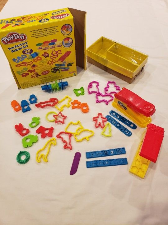 Play-Doh Fun Factory Deluxe Set +Xtra Shape Extruder