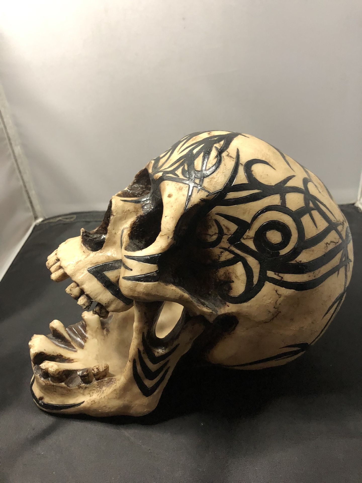 Vary Rare Adams Apple 2002 Skull Decor for Sale in Avondale