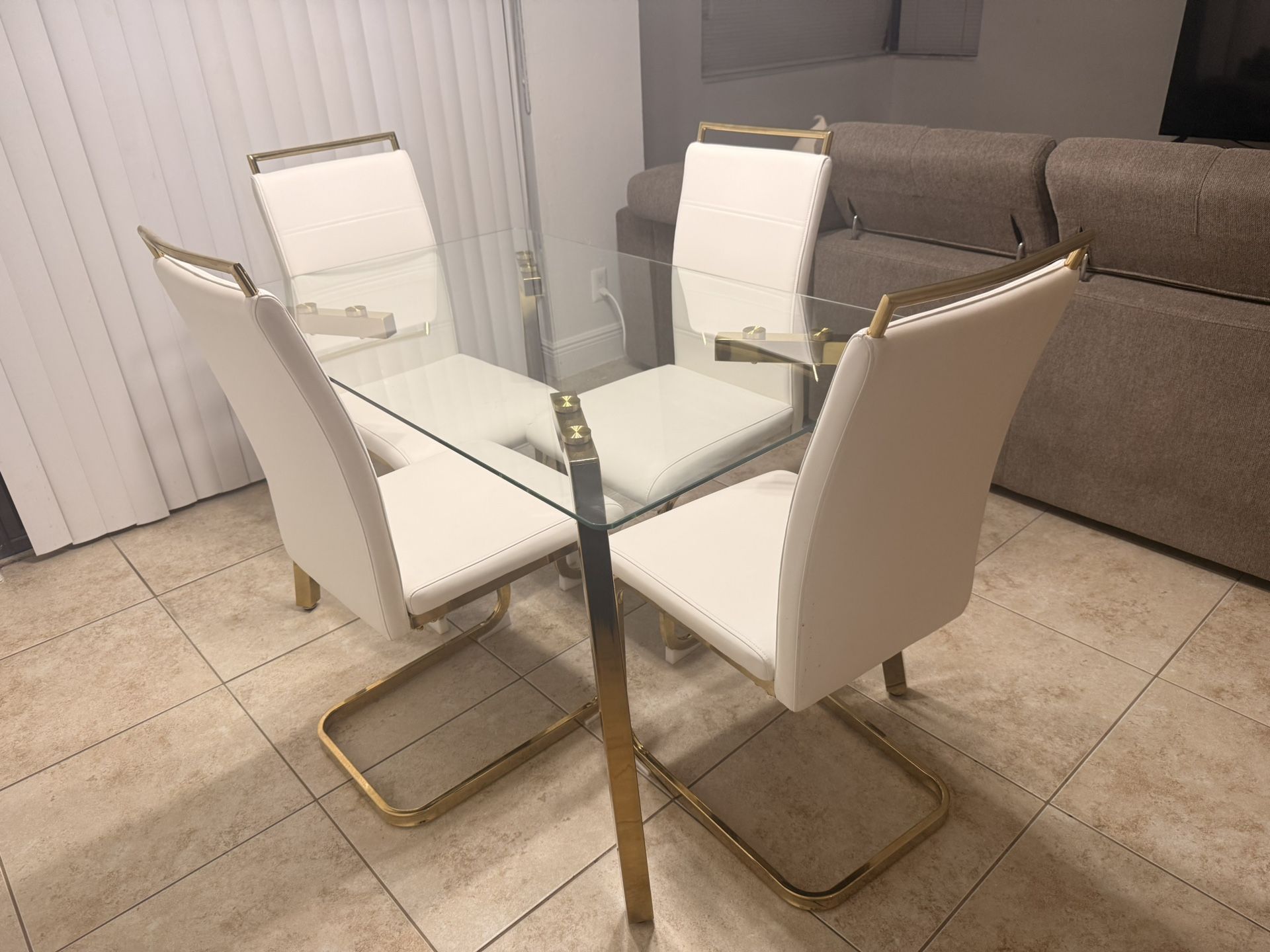 Ebullient Gold Dining Set