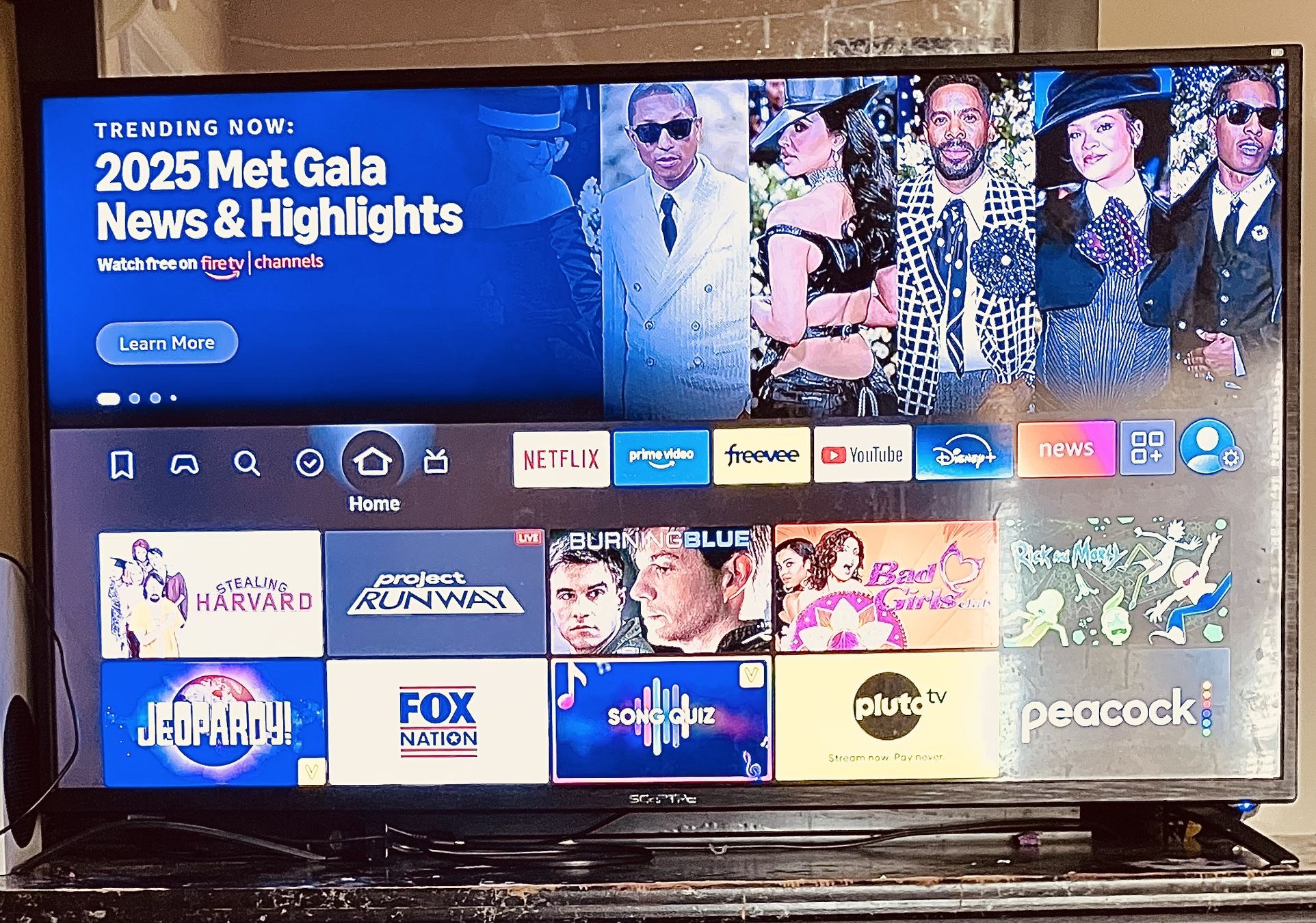 55” HD Smart TV with Fire Stick & Remote – Plug & Play Ready!