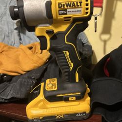 Brand New Dewalt Impact Drill With Xr 4amp Battery New