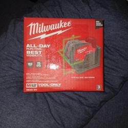 Milwaukee M12 Green Laser- Cross Line & Plumb Points 