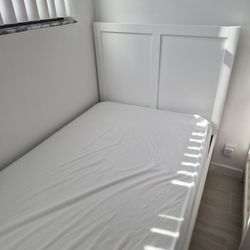 TWIN SIZE CHILDRENS BED (MATTRESS NOT INCLUDED)