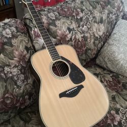 Yamaha FG730 Acoustic Guitar, Solid Sitka Spruce Top, Mint Condition!  Plays like a dream…