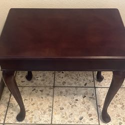 Vintage end table 25” long 16 3/4” deep 23 1/4” tall in excellent condition