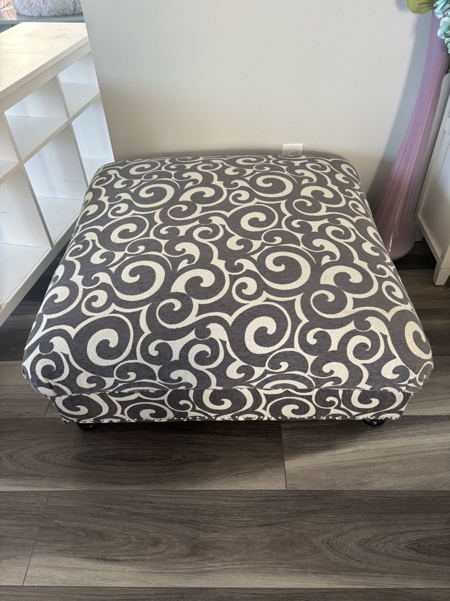 Super Duper Cute Ottoman - And Comfortable!!