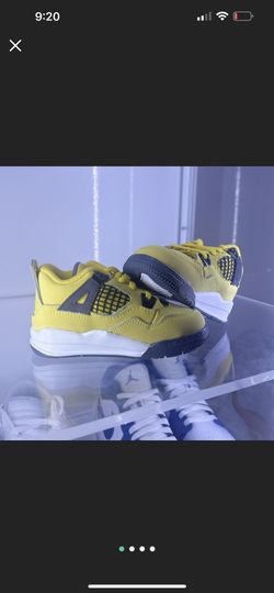 New In Box Jordan 4 Yellow Thunder 