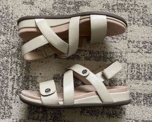 Vionic Cypress - Women's Strappy Sandal Size 8