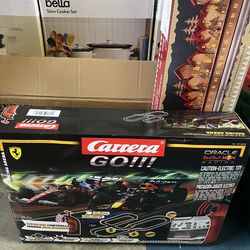 Carrera GO!!! “Racing Arena”- F1 Race Cars Perez/ Sainz with 2 Wireless Controllers