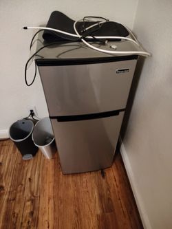 Mini fridge 4 sale