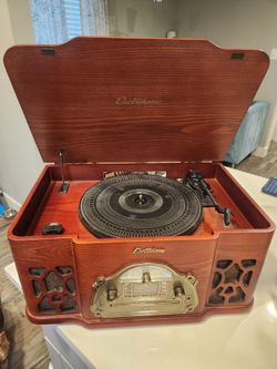 Retro record player/radio/cd