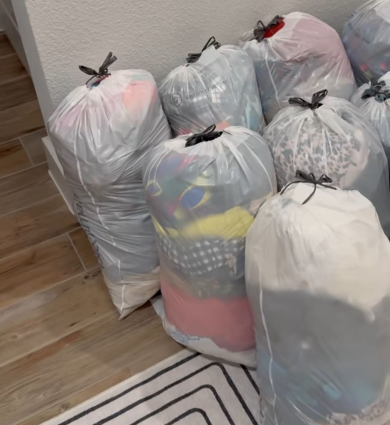 $25 Bags Full Of Fall/winter Clothes Sweaters, Longsleeves, Hoodies, Jackets