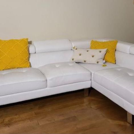 🍀Sale🍀White Right Facing Chaise Sofa Sectional Set 💵 Financing Available 
