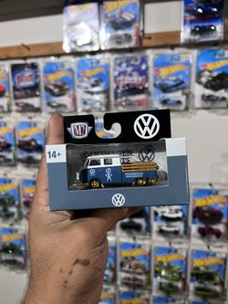 M2 Machines Auto Trucks Rel 89 1:64 1961 VW Double Cab Truck USA Model CHASE