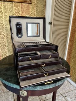Bey-Berk Genuine Leather Multi-Level Jewelry Box / Chest