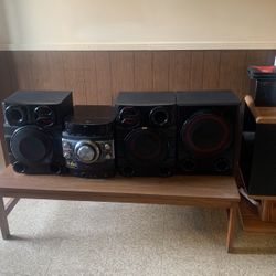 Home Radio With Speakers