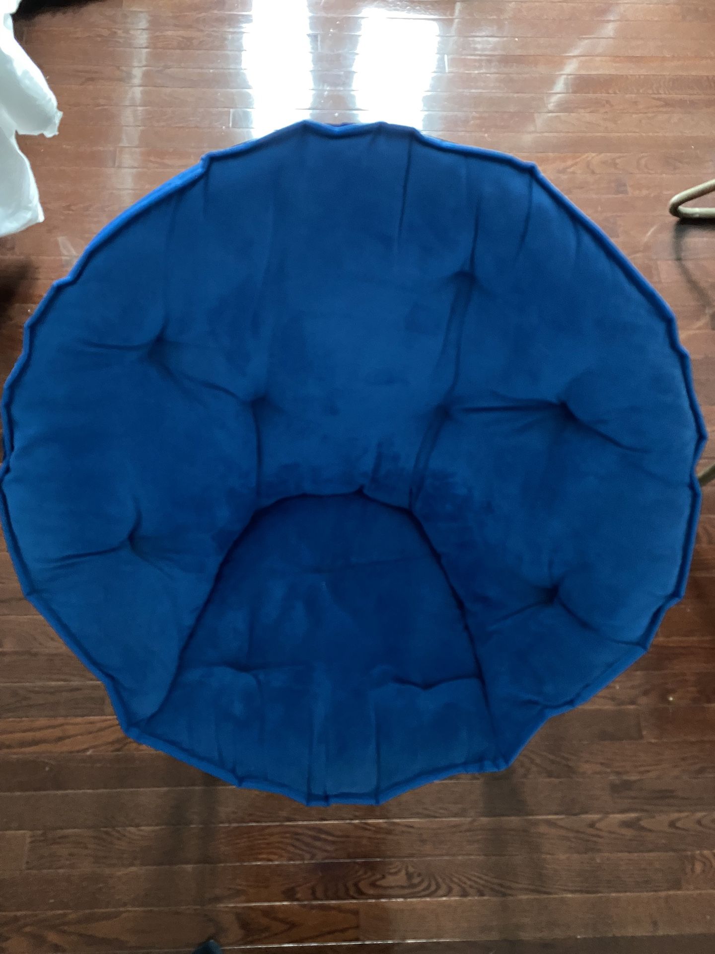 Round Foldable Padded Dish/Saucer Chair